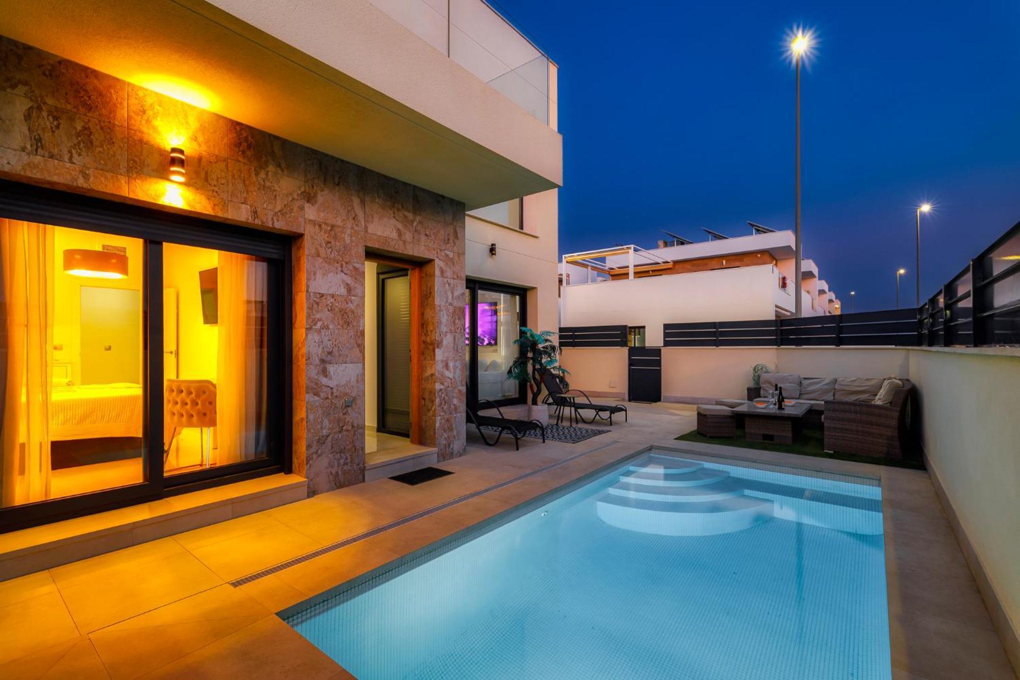 Villa White Diamond - Piscine - Plage 10 Minutes Daya Vieja المظهر الخارجي الصورة