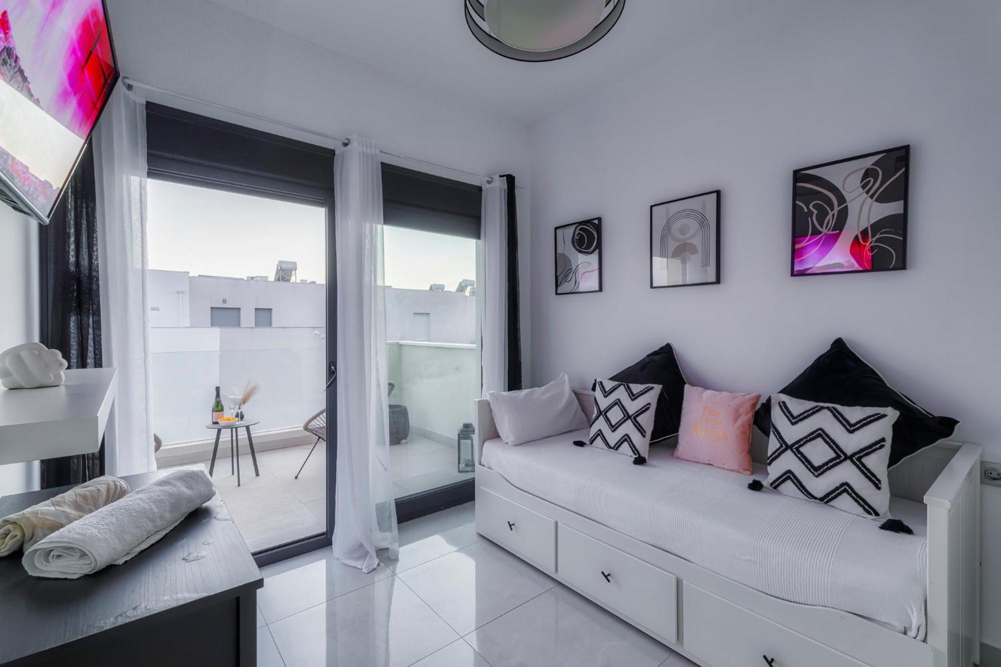 Villa White Diamond - Piscine - Plage 10 Minutes Daya Vieja المظهر الخارجي الصورة